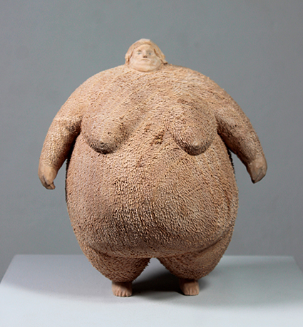 Figurative Holzskulptur von Daniela Schönemann